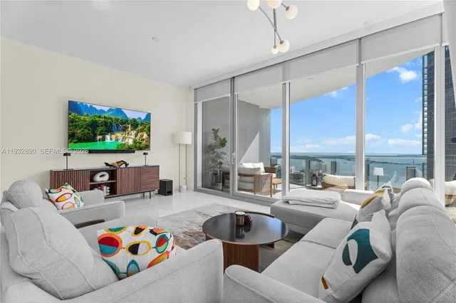 $20,000 | 300 Biscayne Blvd Way, Unit 4007W, Miami, FL 33131