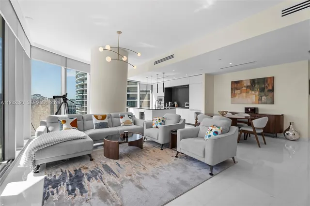 $20,000 | 300 Biscayne Blvd Way, Unit 4007W, Miami, FL 33131