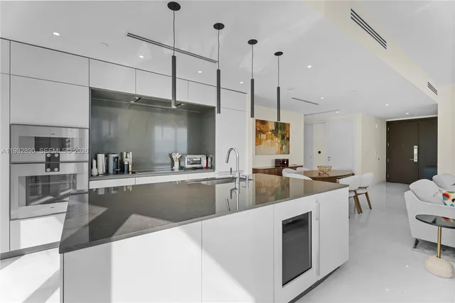 $20,000 | 300 Biscayne Blvd Way, Unit 4007W, Miami, FL 33131