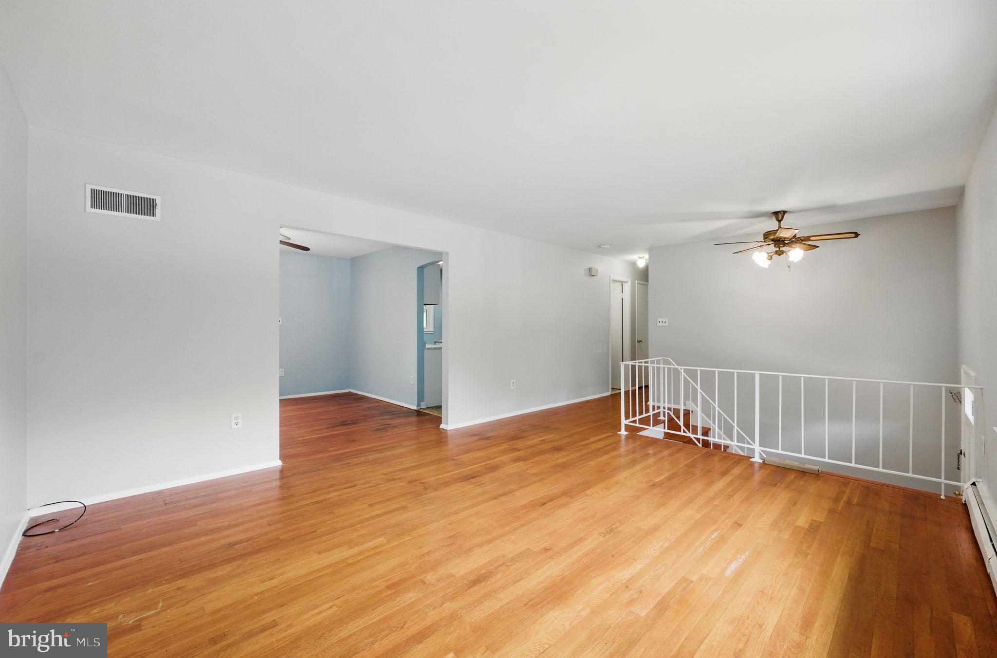 13626 Kingsman Road Woodbridge, VA 22193 - Photo 13 of 39 Upper Level Fam Room