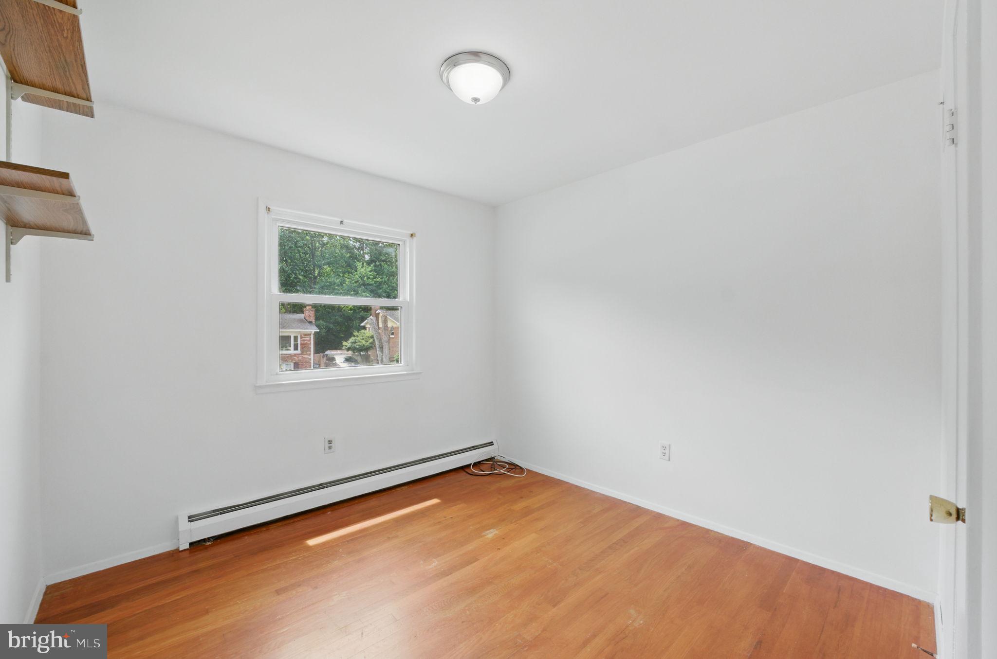 13626 Kingsman Road Woodbridge, VA 22193 - Photo 21 of 39 Bedroom 3
