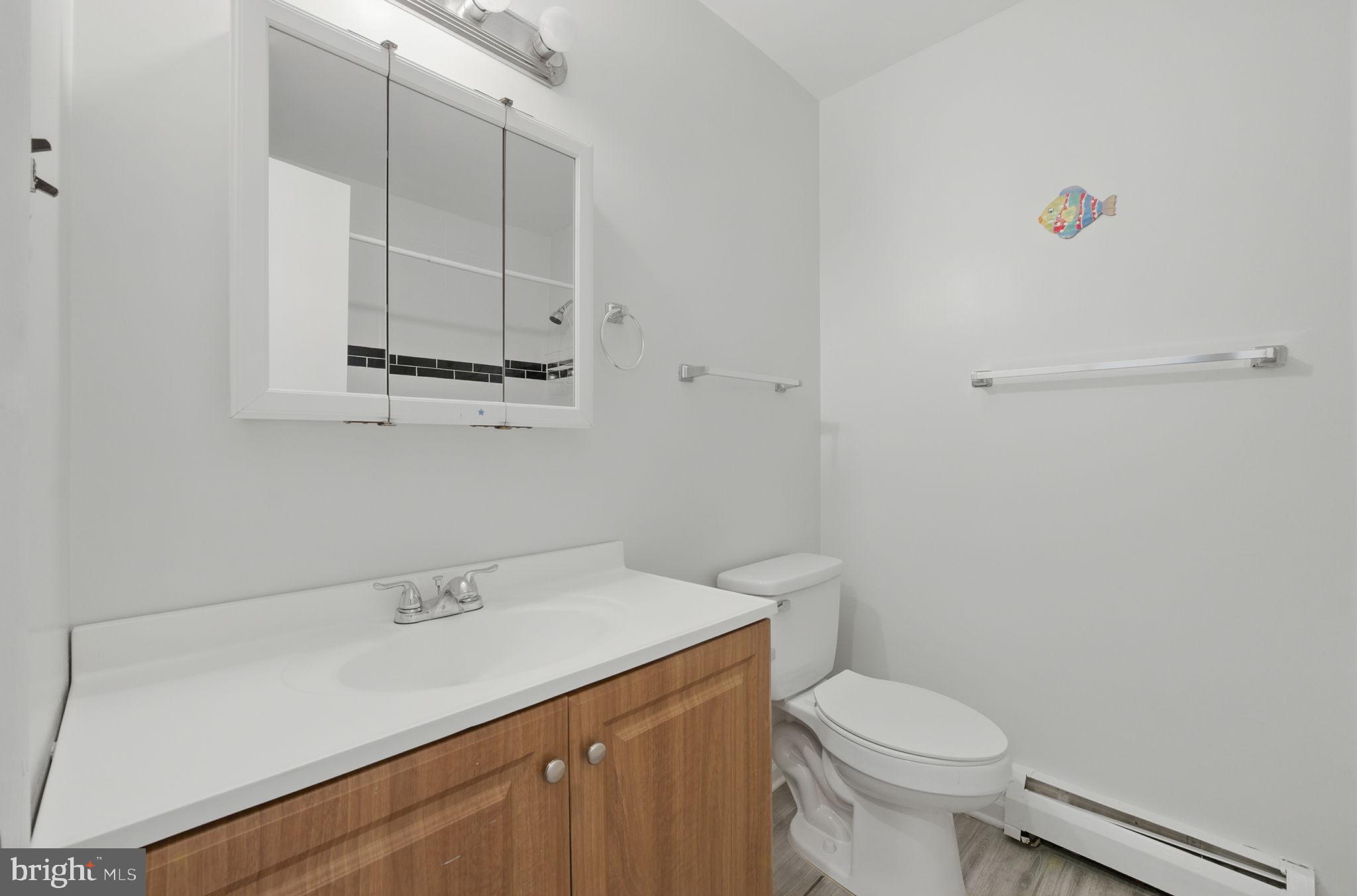 13626 Kingsman Road Woodbridge, VA 22193 - Photo 22 of 39 Upper Level Full Bath
