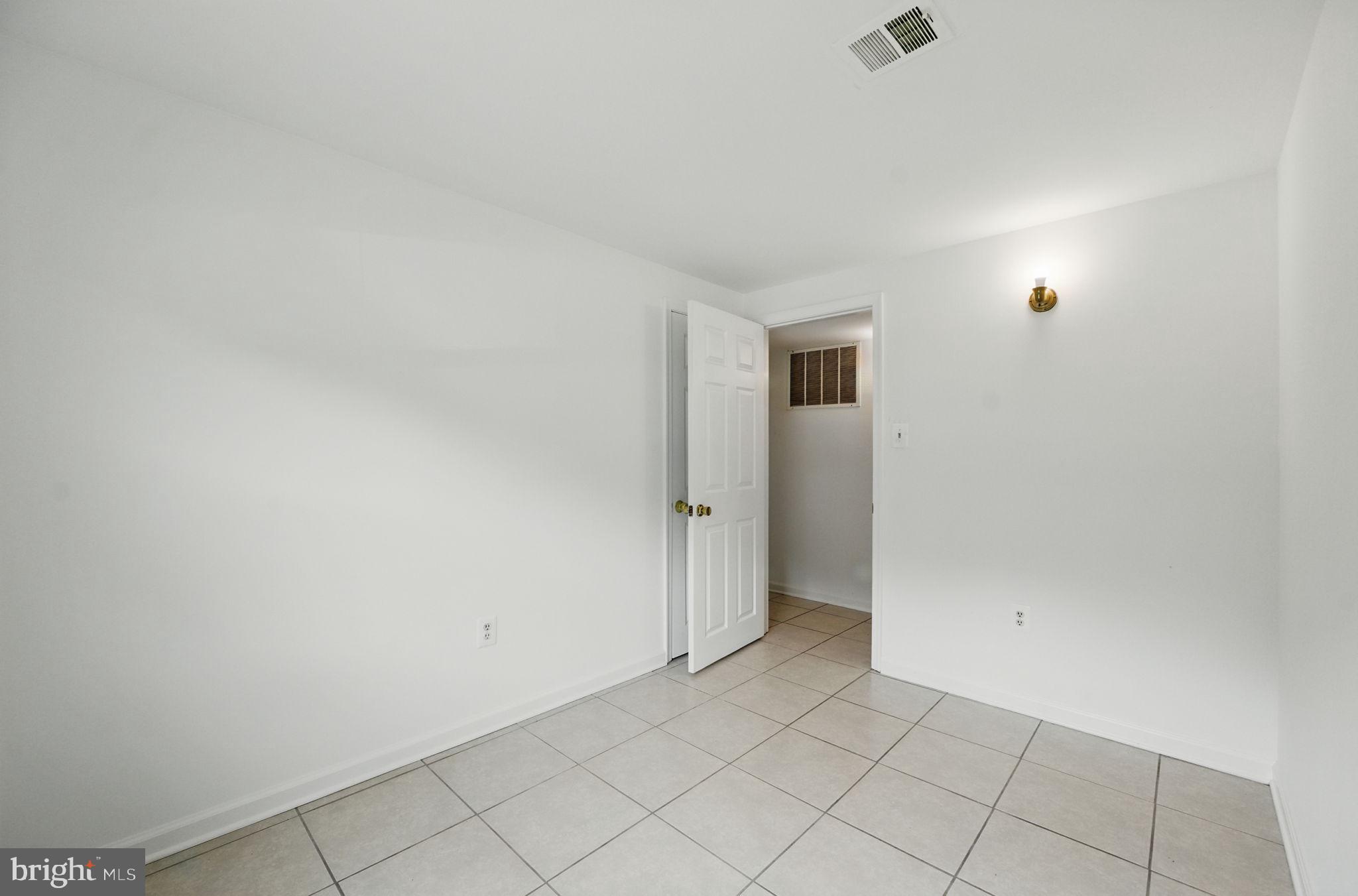 13626 Kingsman Road Woodbridge, VA 22193 - Photo 27 of 39 Lower Level Bedroom 4