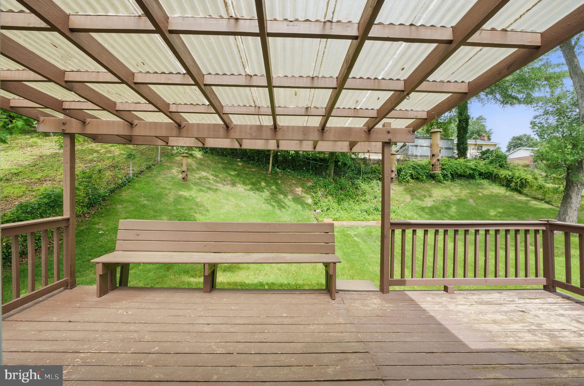 13626 Kingsman Road Woodbridge, VA 22193 - Photo 30 of 39 Main Lvl Rear Deck