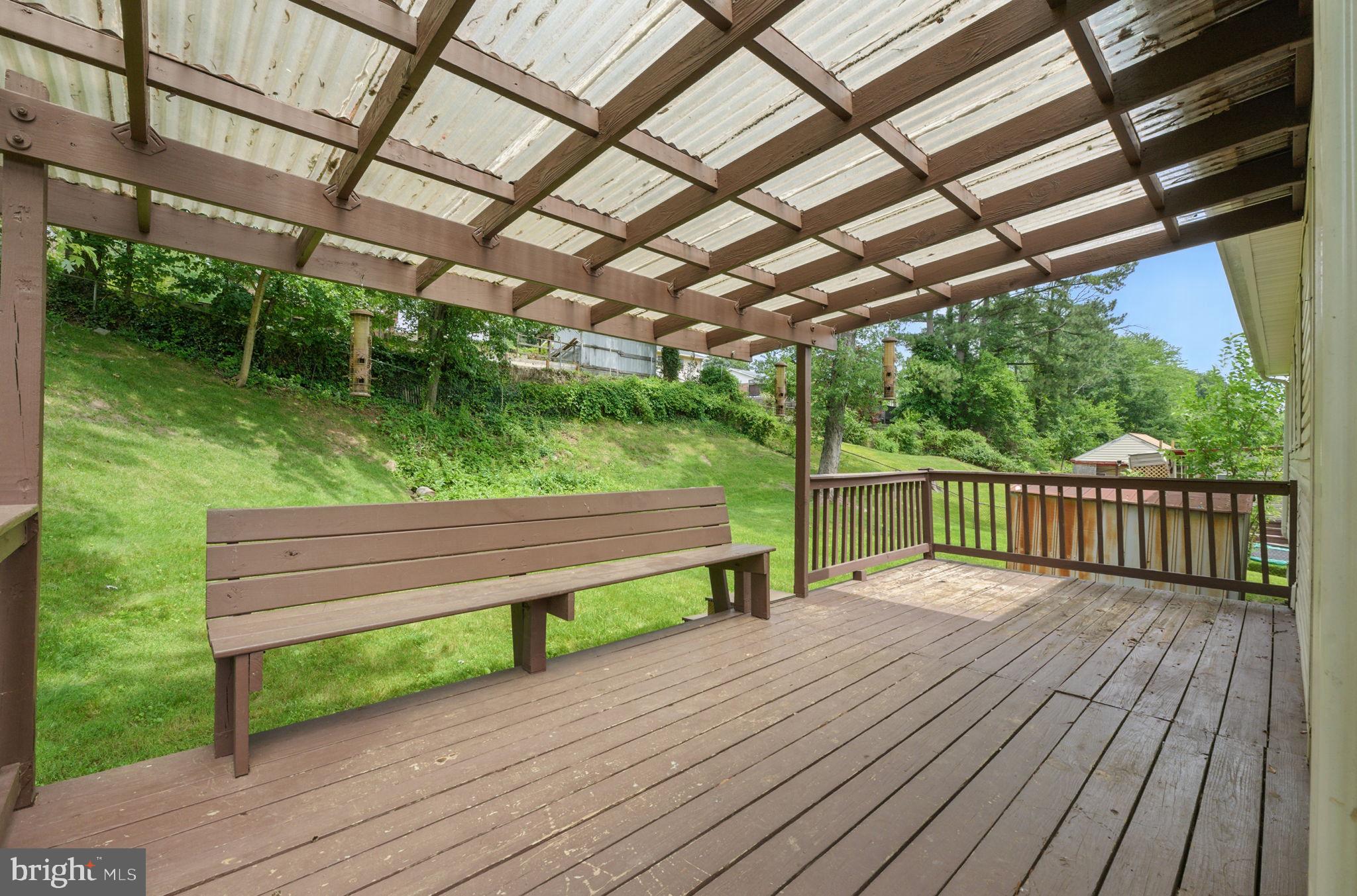 13626 Kingsman Road Woodbridge, VA 22193 - Photo 31 of 39 Main Lvl Rear Deck