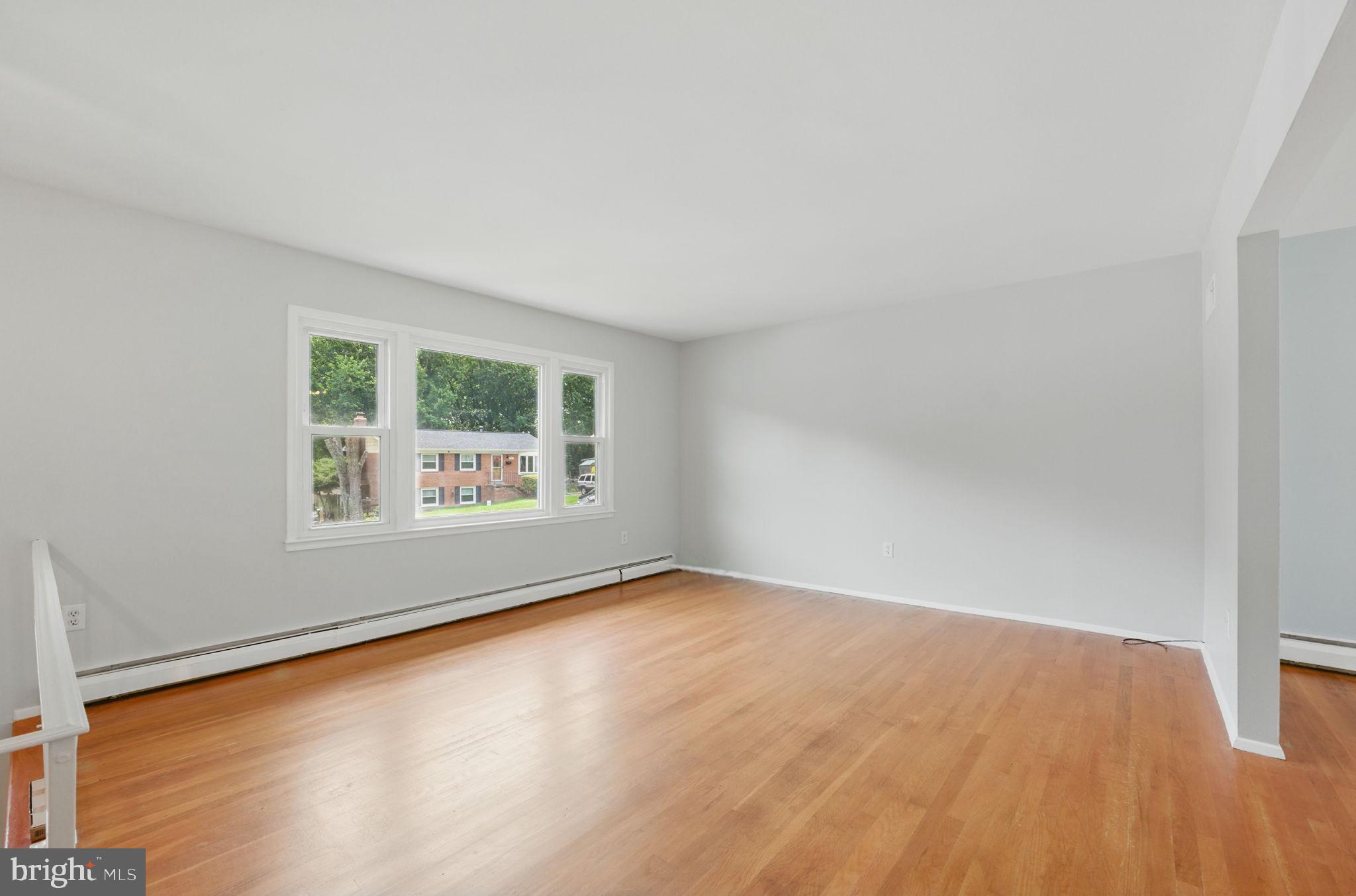 13626 Kingsman Road Woodbridge, VA 22193 - Photo 5 of 39 Gallery Image 5