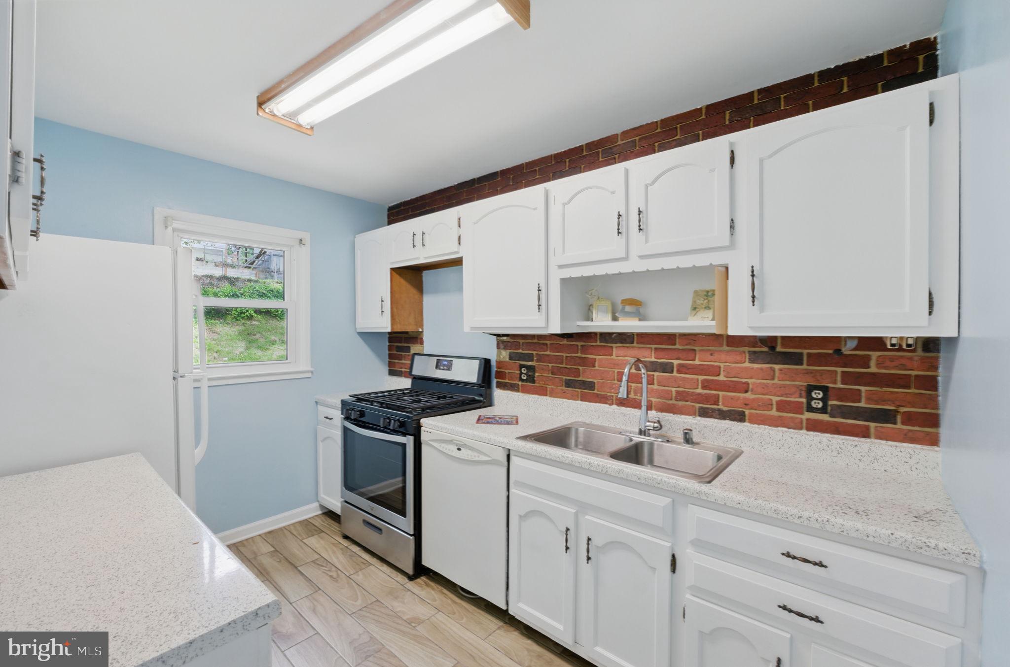 13626 Kingsman Road Woodbridge, VA 22193 - Photo 10 of 39 Gallery Image 10