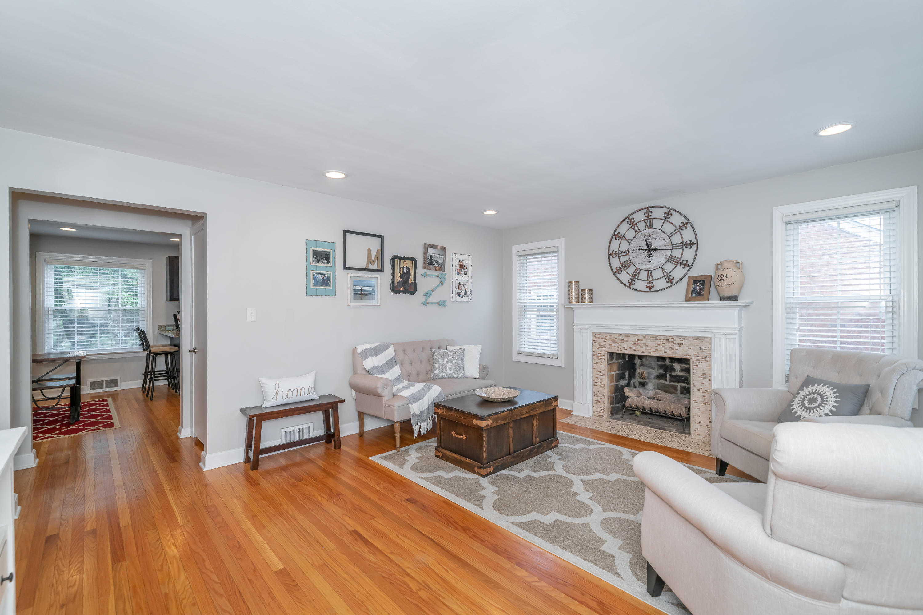 307 Merriman Road Louisville, KY 40207 - Photo 5 of 43 Light filled