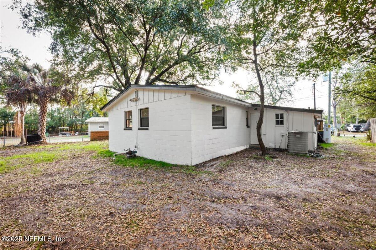 2905 Sandhurst Road East Jacksonville, FL 32277 - Photo 5 of 28 a view of a house with backyard