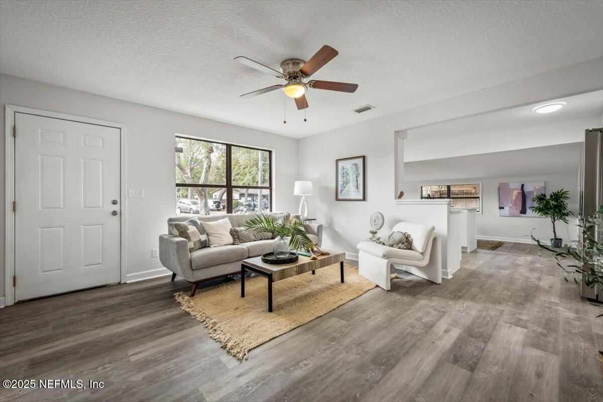 2905 Sandhurst Road East Jacksonville, FL 32277 - Photo 7 of 28 a living room with furniture