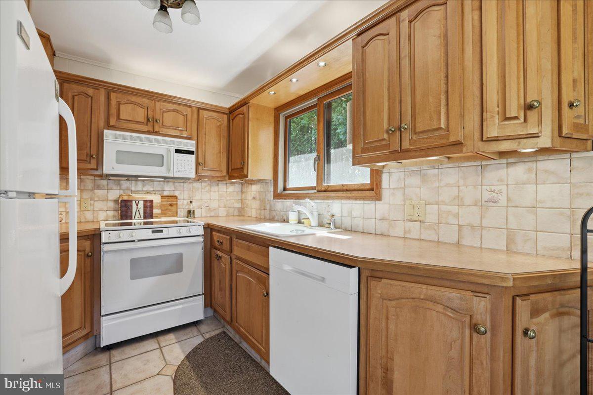 25 Fall Place Union Dale, PA 18470 - Photo 24 of 99 a kitchen with stainless steel appliances granite countertop a sink and cabinets