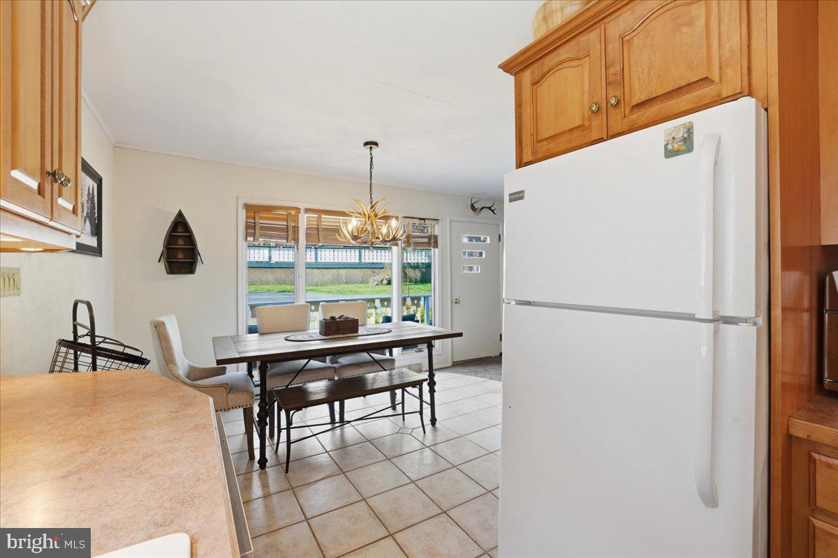 25 Fall Place Union Dale, PA 18470 - Photo 29 of 99 Bright and inviting kitchen space.
