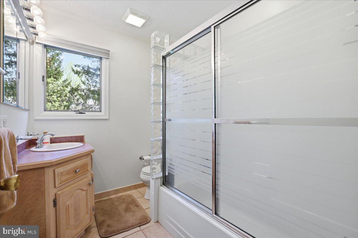 25 Fall Place Union Dale, PA 18470 - Photo 53 of 99 Bright and airy bathroom retreat.
