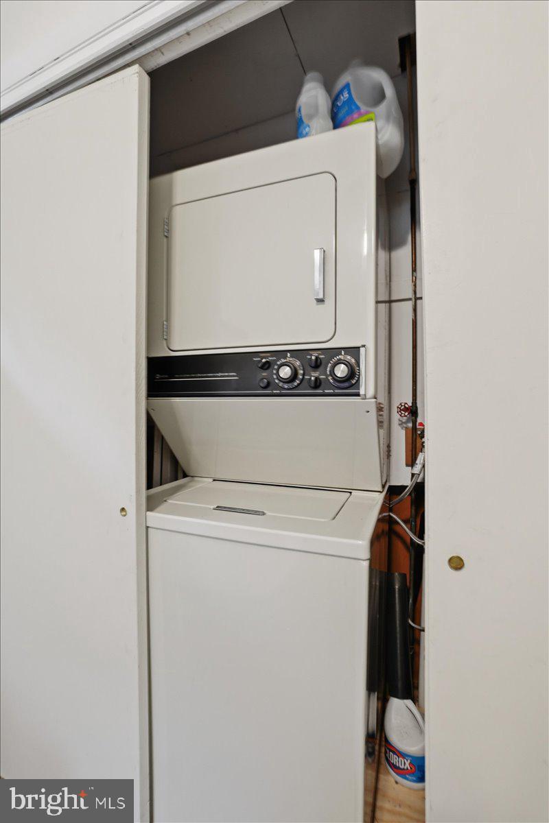 25 Fall Place Union Dale, PA 18470 - Photo 58 of 99 a close up view of washer and dryer