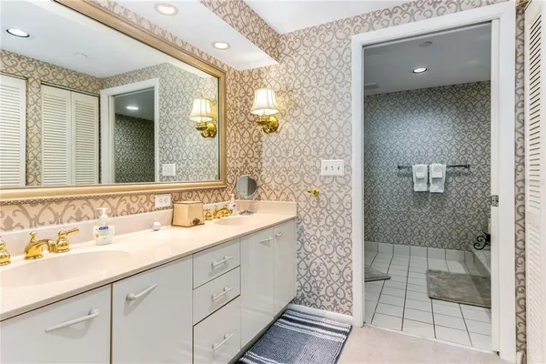 $4,250 | 1540 Gulf Boulevard, Unit PH3, Clearwater, FL 33767