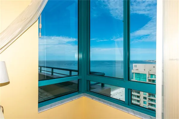 $4,250 | 1540 Gulf Boulevard, Unit PH3, Clearwater, FL 33767
