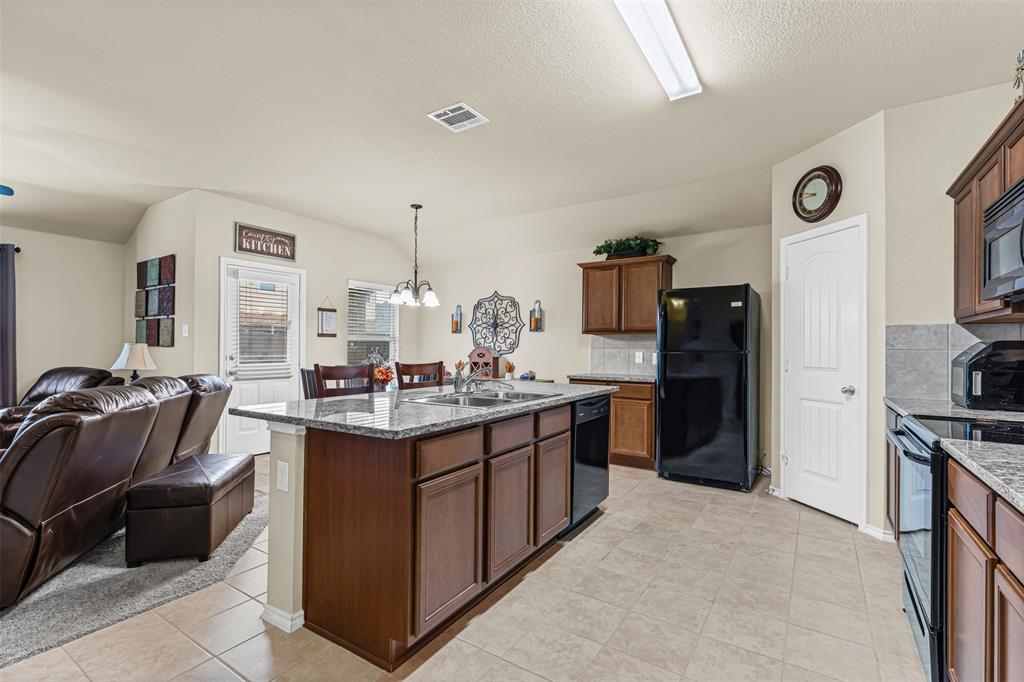 1104 Ruby Court Princeton, TX 75407 - Photo 24 of 40