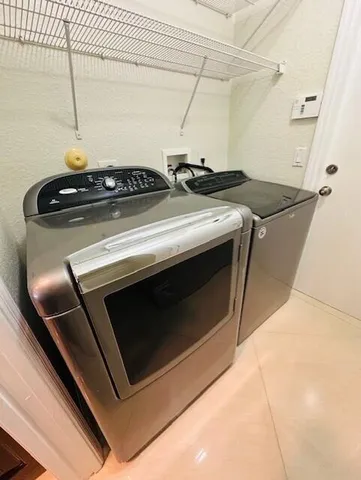 a view of utility room