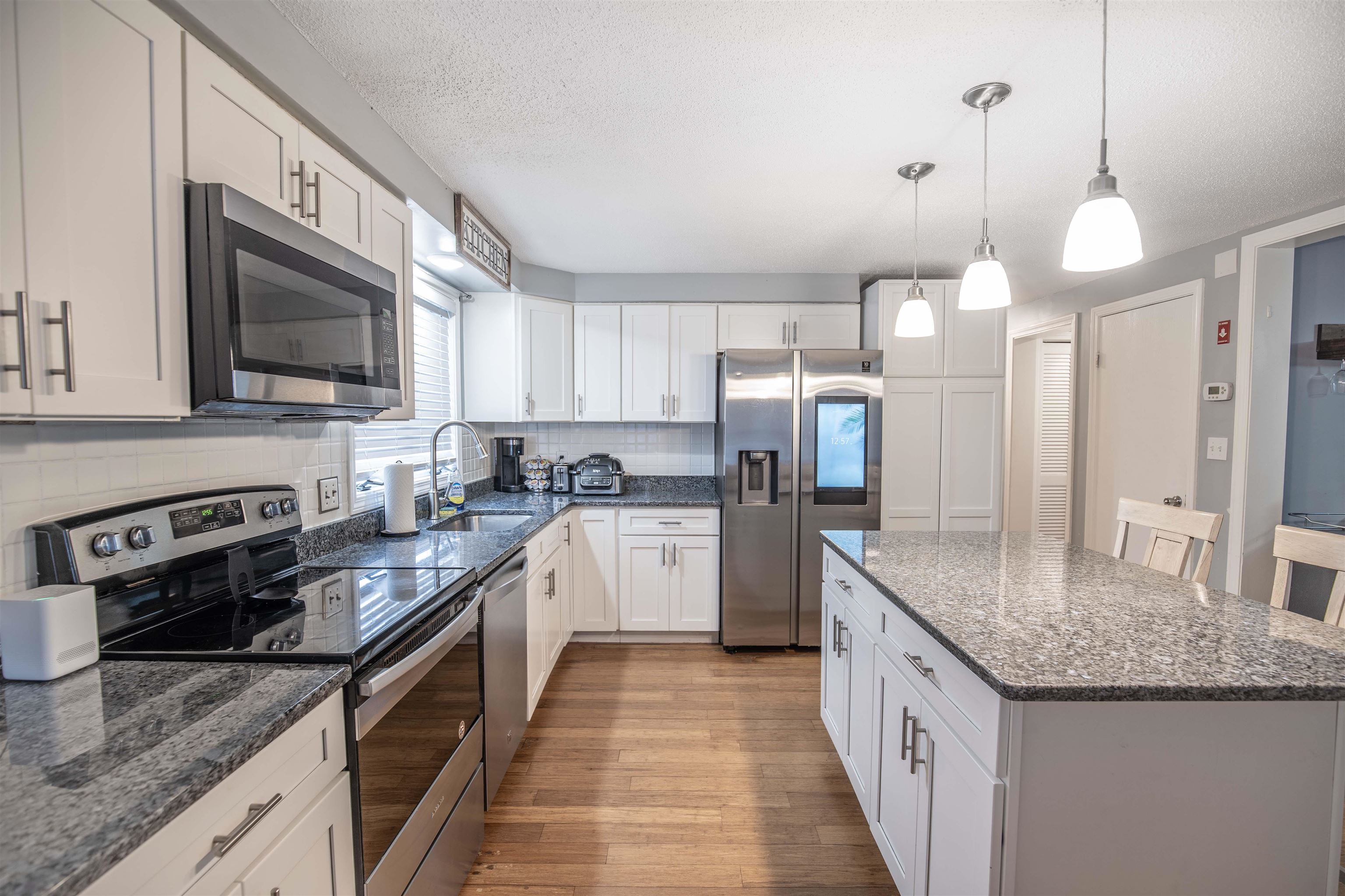 250 Goffstown Road Manchester, NH 03102 - Photo 3 of 40