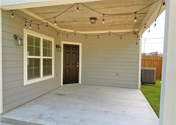 a view of a back yard of the building