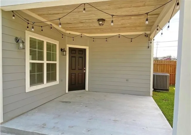 a view of a back yard of the building