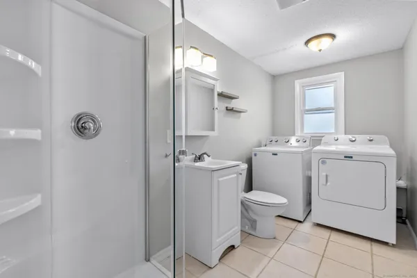 $3,250 | 8 Kings Road, Simsbury, CT 06089