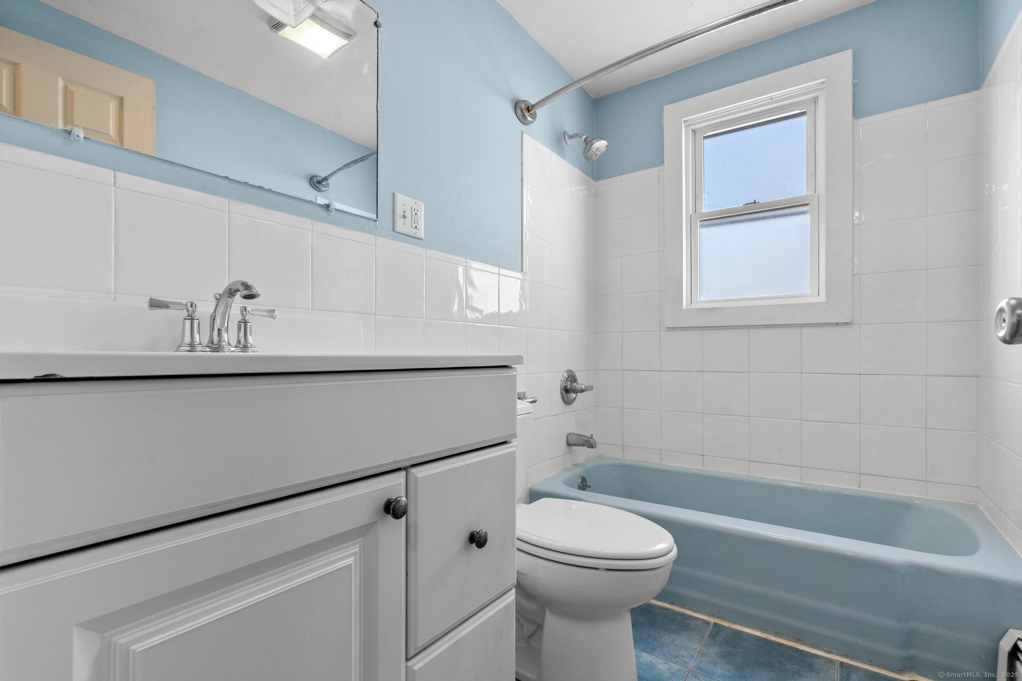 8 Kings Road Simsbury, CT 06089 - Photo 20 of 20 Full Bathroom on the upper level