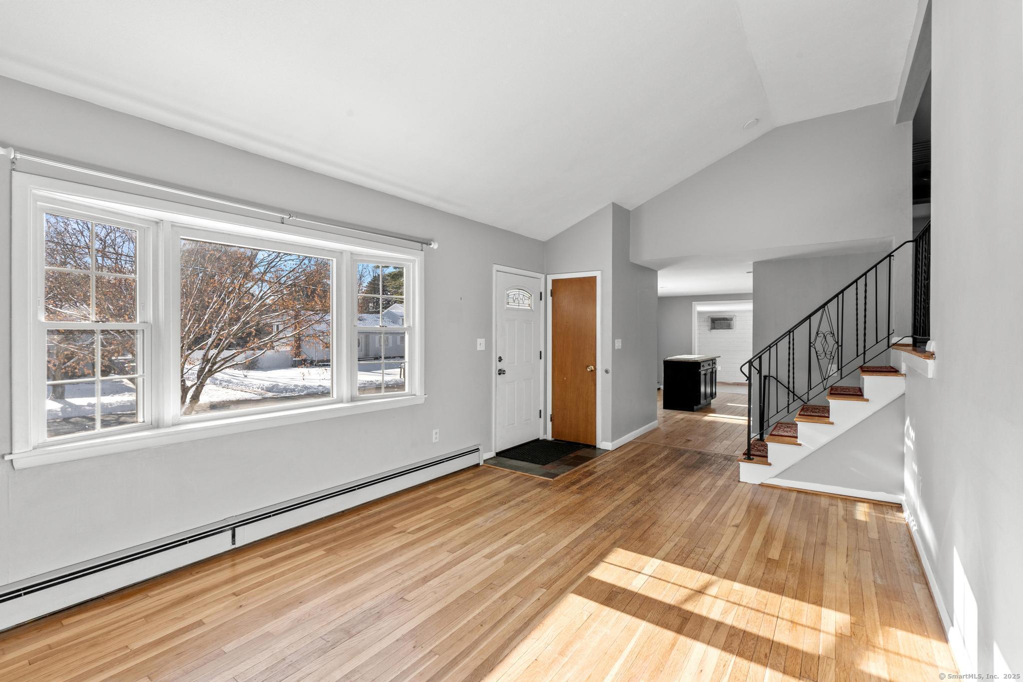 8 Kings Road Simsbury, CT 06089 - Photo 2 of 20