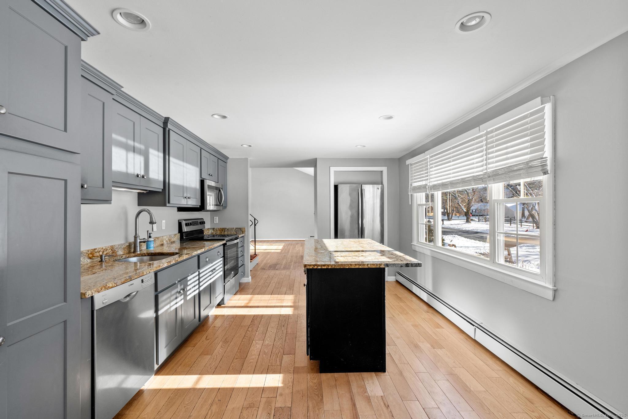 8 Kings Road Simsbury, CT 06089 - Photo 6 of 20