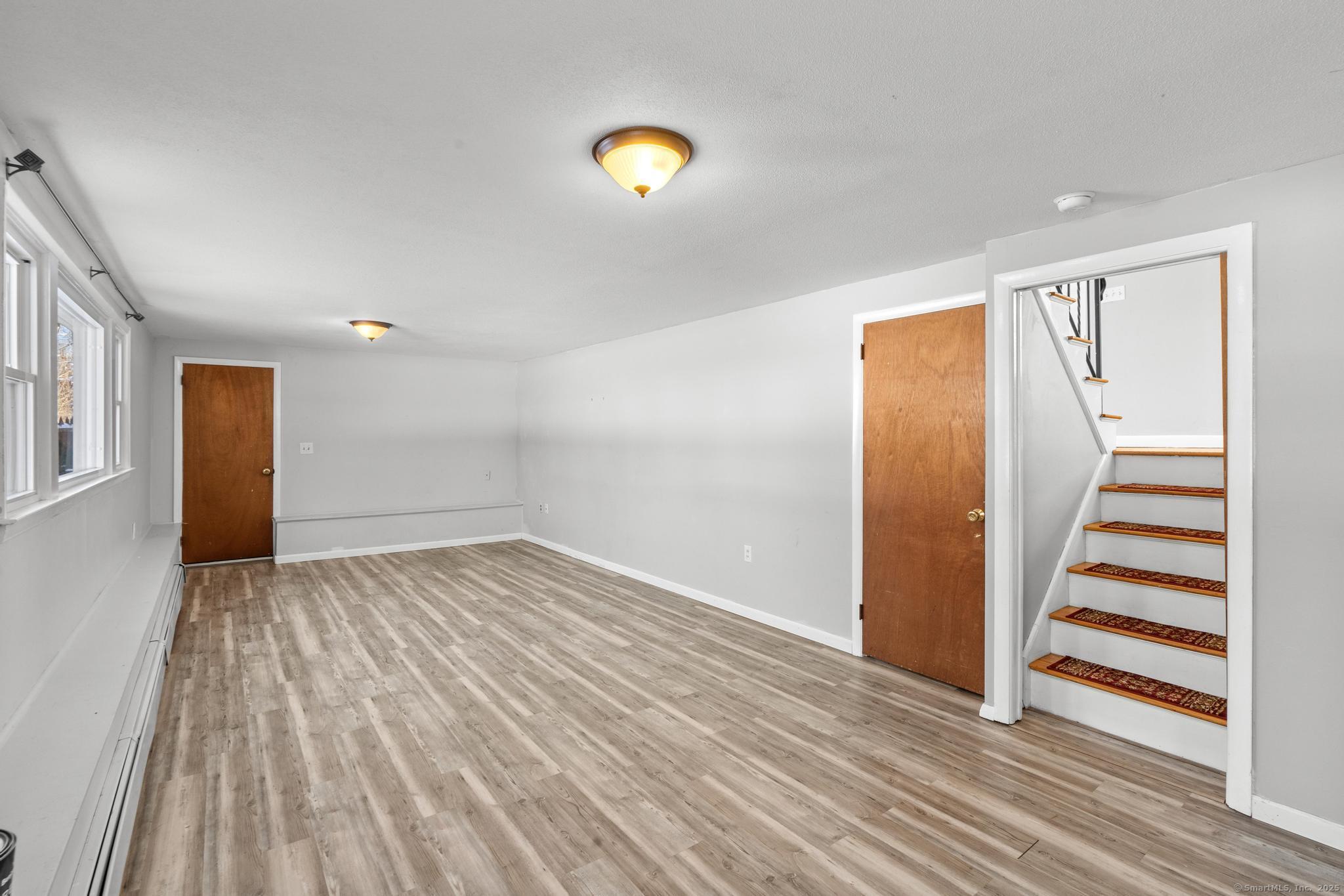 8 Kings Road Simsbury, CT 06089 - Photo 9 of 20