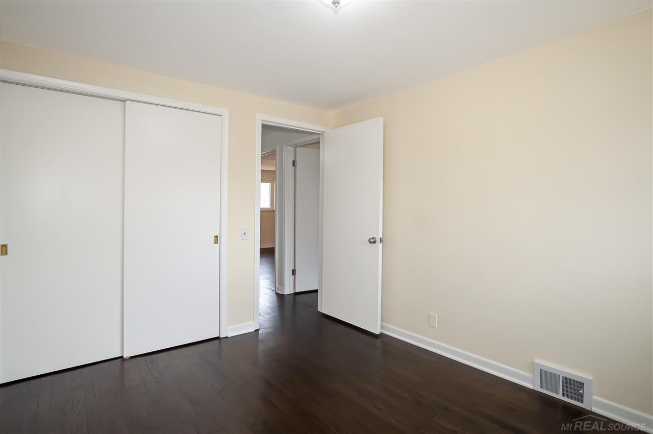 332 Neff Road Grosse Pointe, MI 48230 - Photo 24 of 38