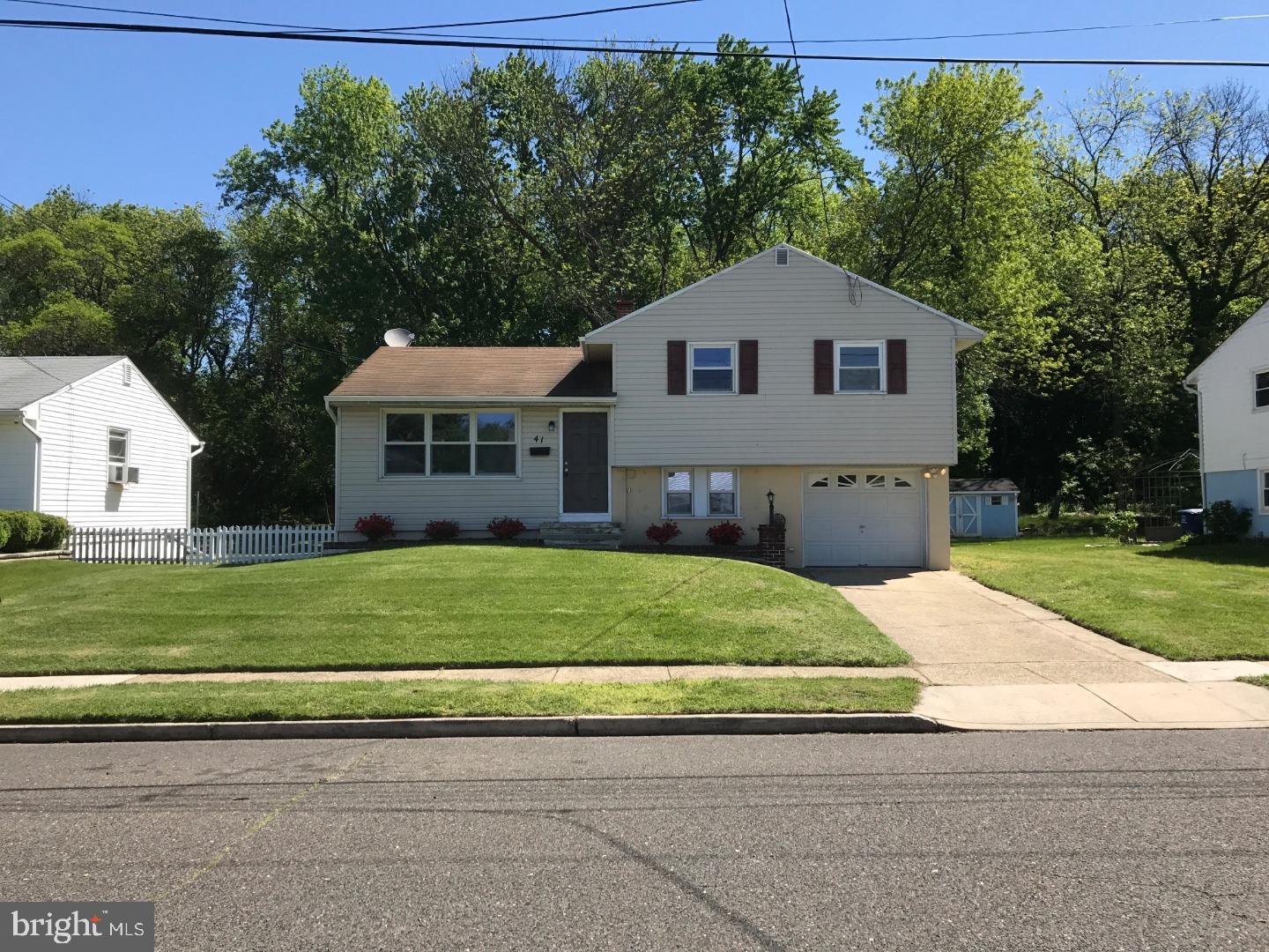 41 Linden Road Burlington, NJ 08016 - Photo 1 of 17