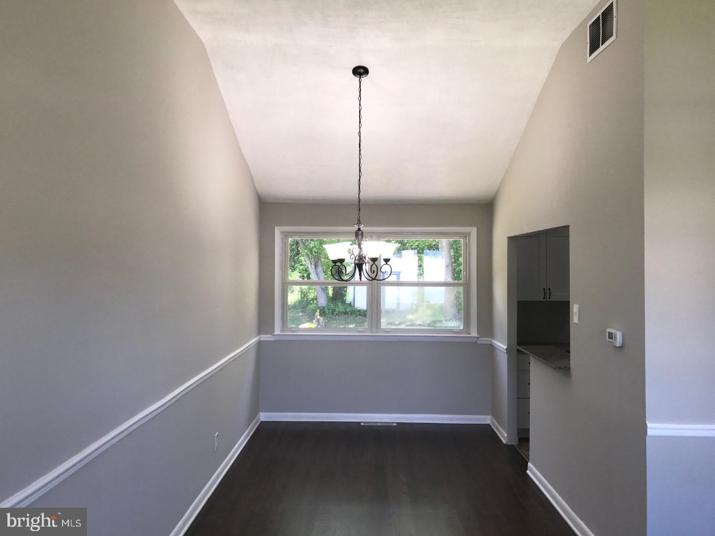 41 Linden Road Burlington, NJ 08016 - Photo 5 of 17