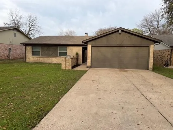 a front view of house with yard