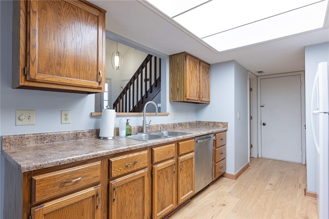 5399 Country Ridge Drive Mason, OH 45040 - Photo 11 of 29 Bright and airy, this kitchen offers ample cabinetry and seamless connectivity.
