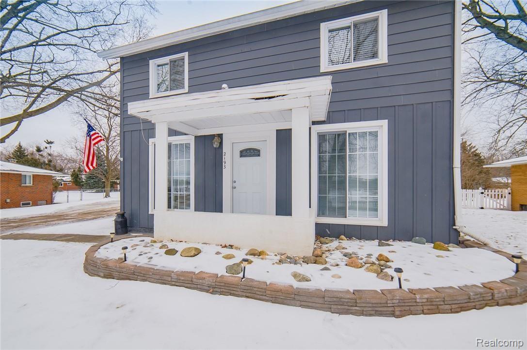 2193 South Long Lake Road Fenton, MI 48430 - Photo 7 of 62 2193 S Long Lake-9.jpg