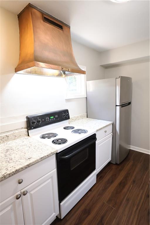 3091 Colonial Way, Unit H2 Chamblee, GA 30341 - Photo 7 of 17 a kitchen with a stove cabinets and wooden floor