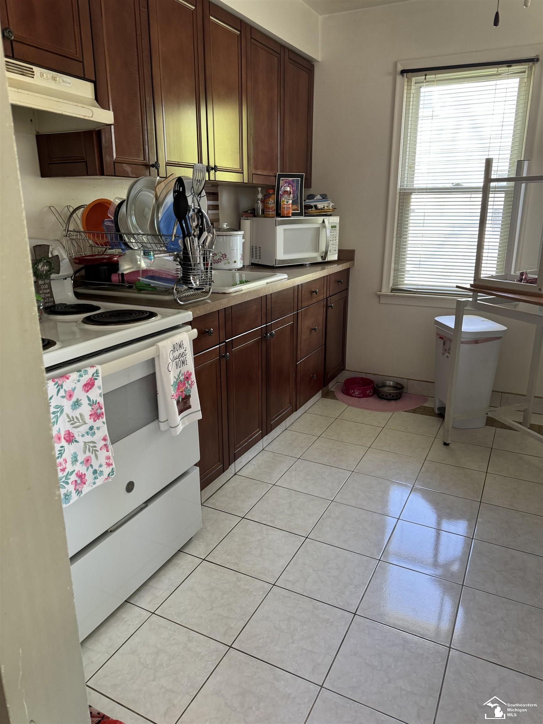 14668 Allen Road Taylor, MI 48180 - Photo 7 of 28 50141076-6d292d00-a1b6-46d1-9c52-474945e66521.JPG