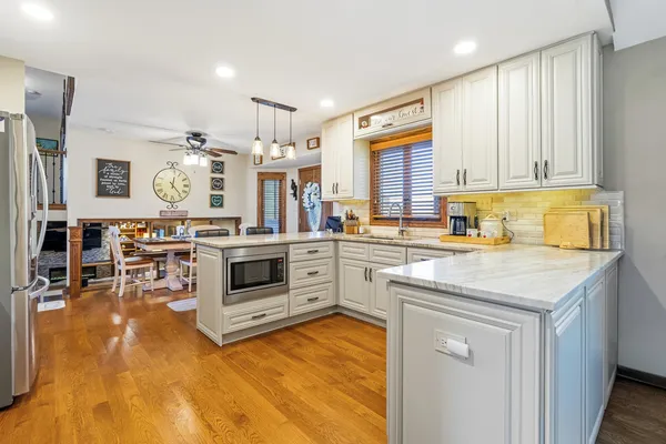 $549,999 | 670 Kruk Street, Lemont, IL 60439
