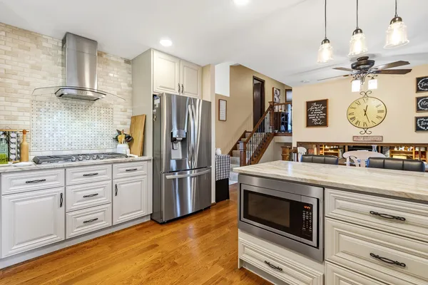 $549,999 | 670 Kruk Street, Lemont, IL 60439