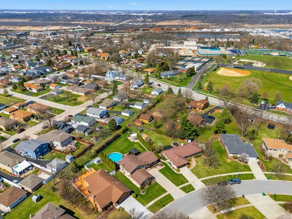 $549,999 | 670 Kruk Street, Lemont, IL 60439