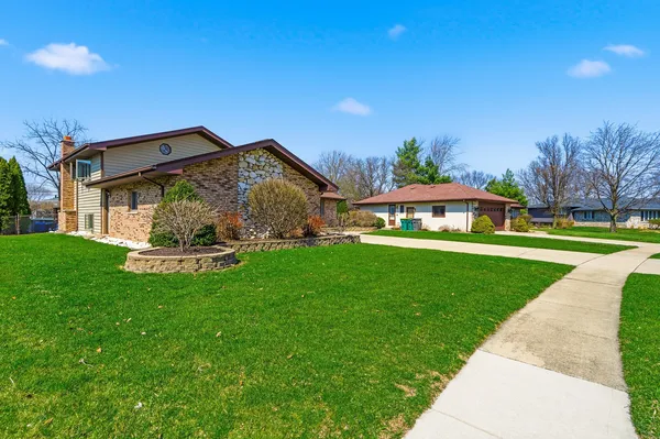 $549,999 | 670 Kruk Street, Lemont, IL 60439