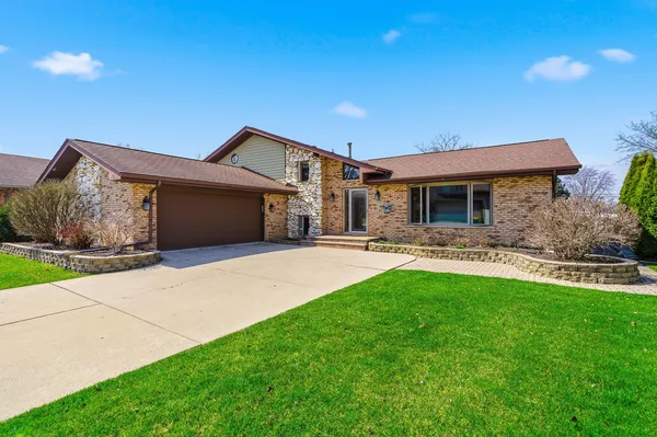 $549,999 | 670 Kruk Street, Lemont, IL 60439