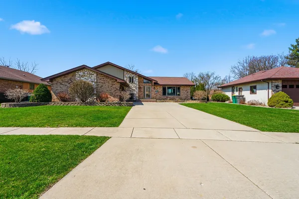 $549,999 | 670 Kruk Street, Lemont, IL 60439