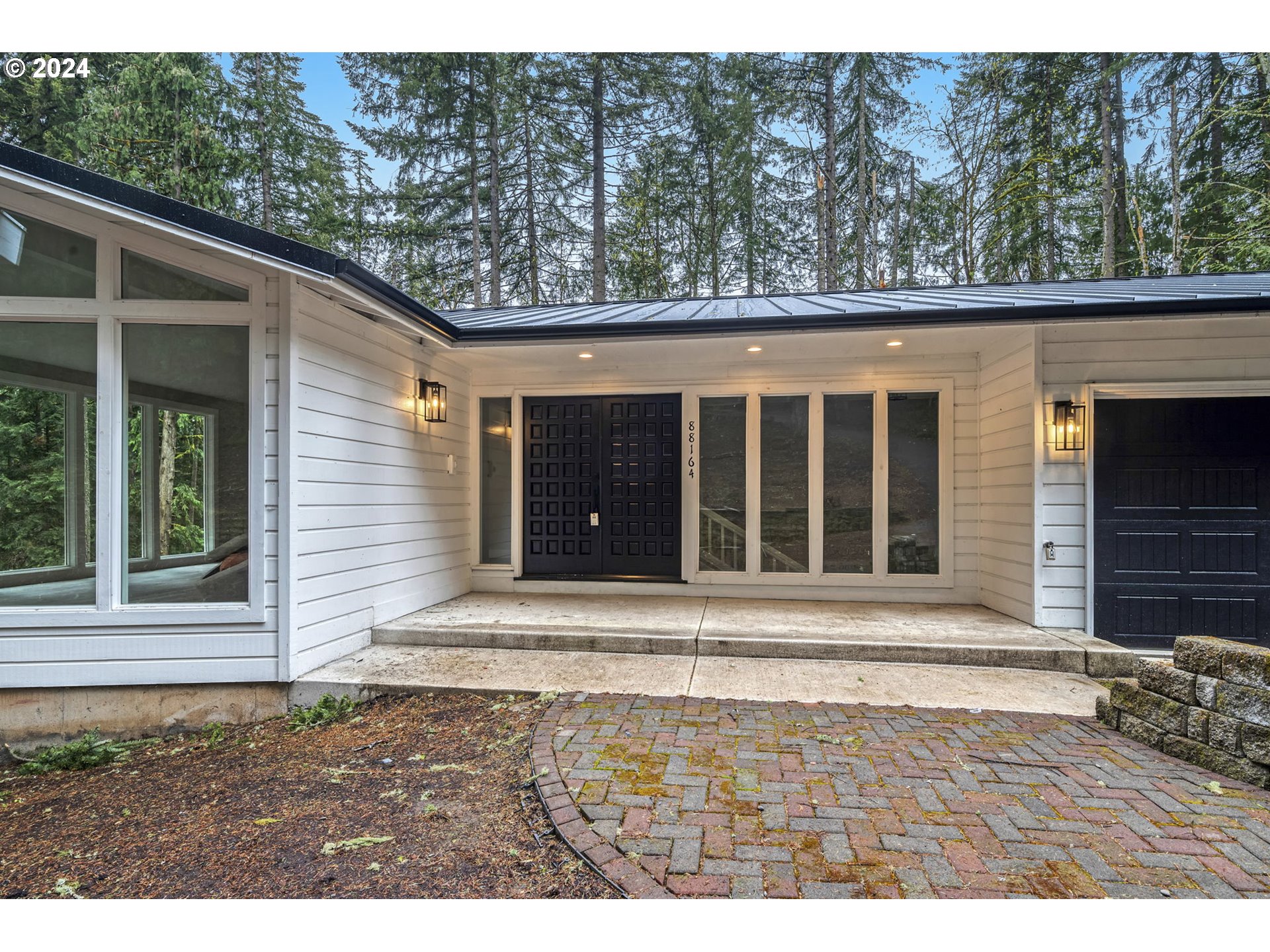 88164 Chita Loop Springfield, OR 97478 - Photo 2 of 48 a front view of a house with a yard
