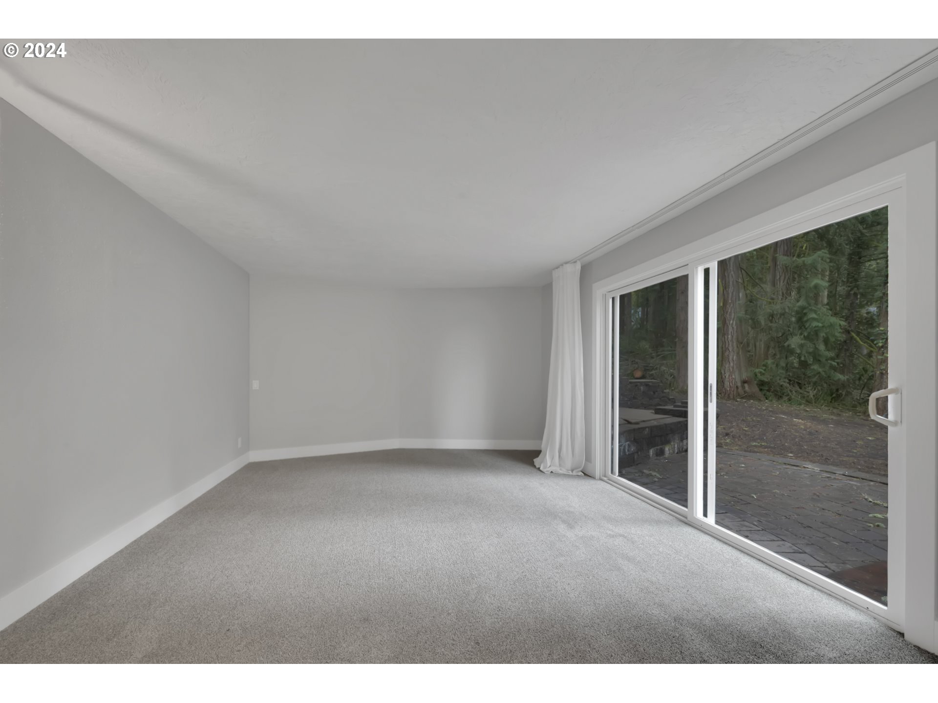 88164 Chita Loop Springfield, OR 97478 - Photo 34 of 48 a view interior of a house wooden floor and window