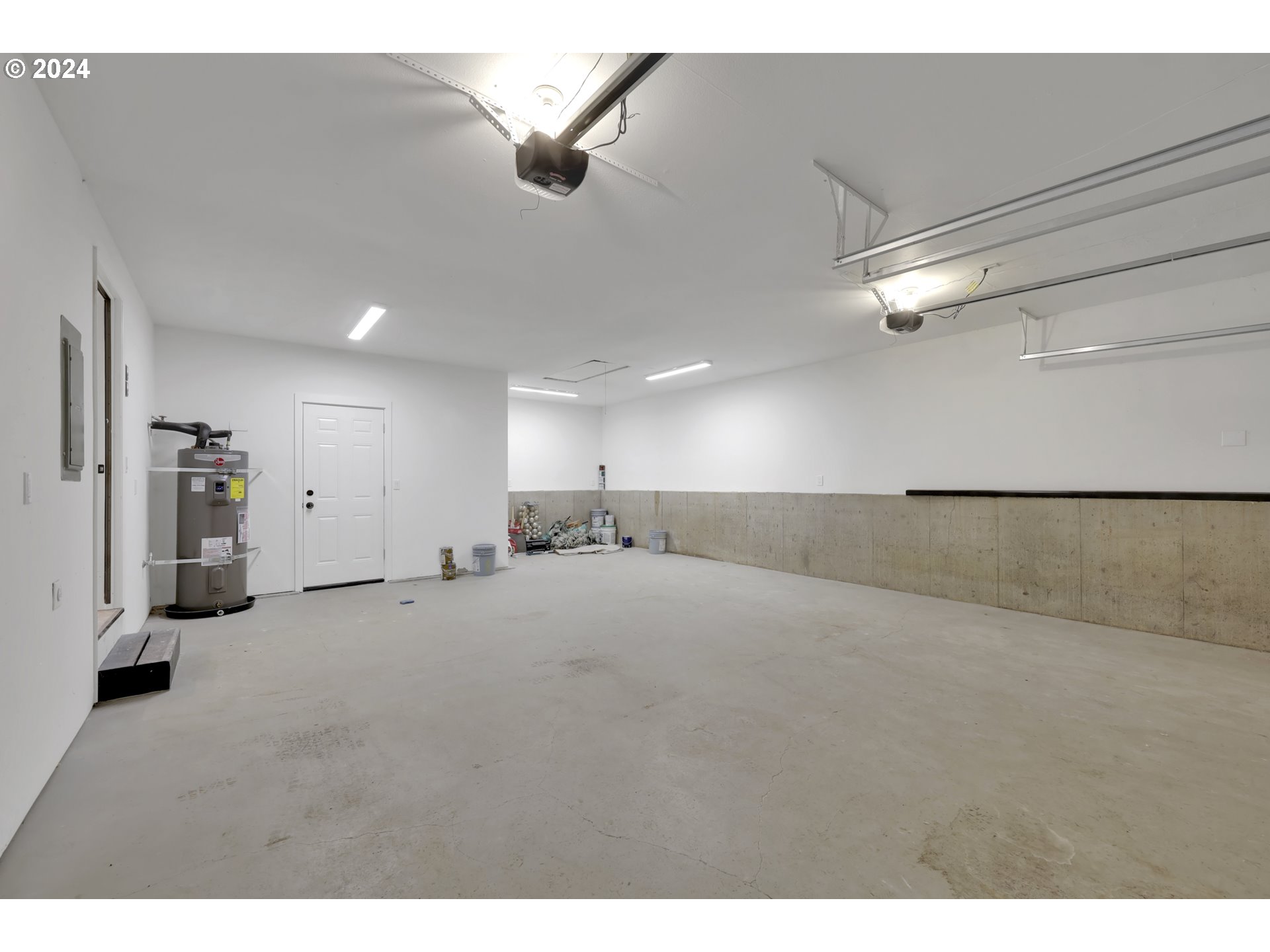 88164 Chita Loop Springfield, OR 97478 - Photo 39 of 48 a view of a livingroom with a furniture