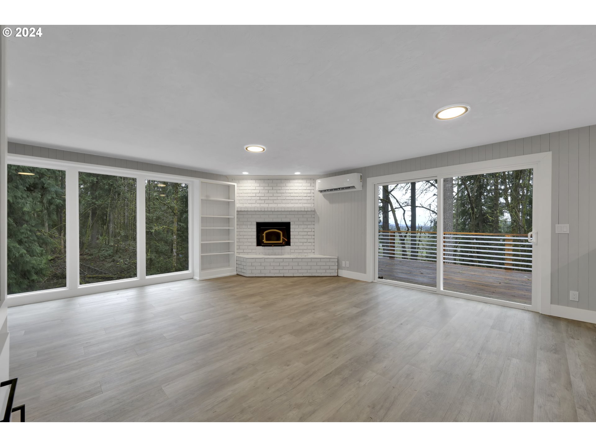 88164 Chita Loop Springfield, OR 97478 - Photo 10 of 48 a view of an empty room with wooden floor and a window