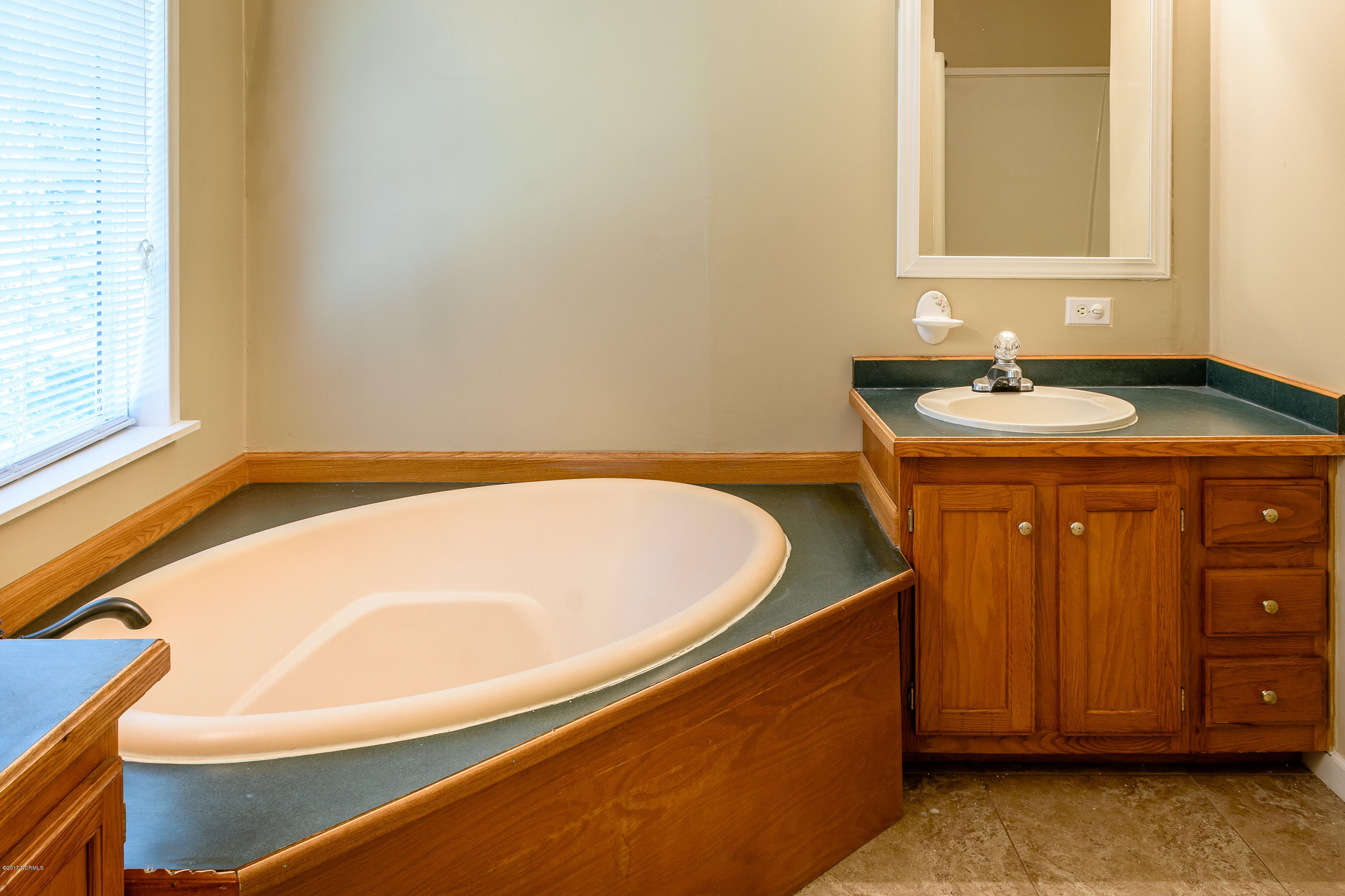 189 Newbold Road Jacksonville, NC 28540 - Photo 19 of 39 Master bathroom