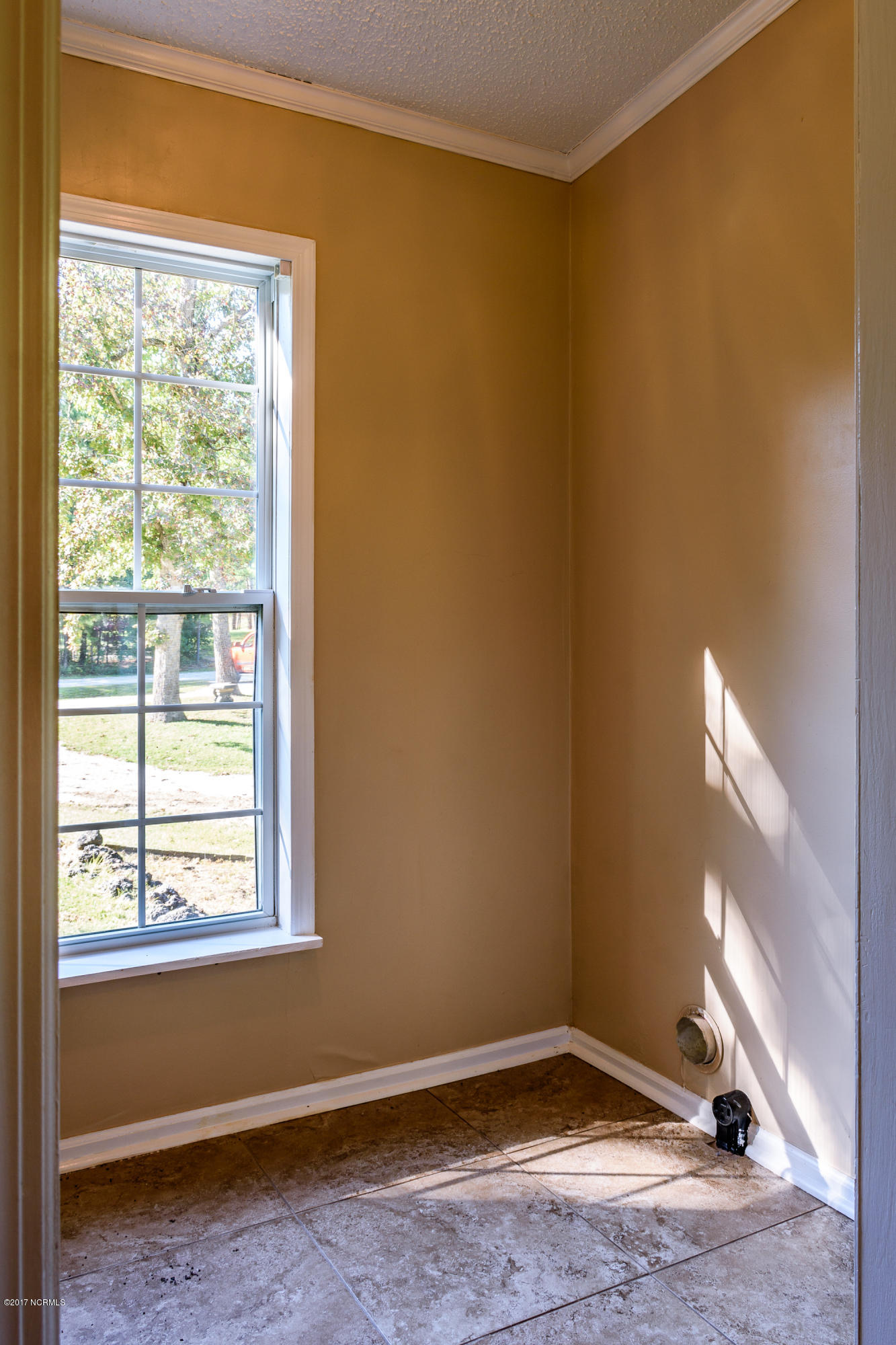 189 Newbold Road Jacksonville, NC 28540 - Photo 28 of 39 Laundry Room